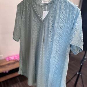 Women’s Soft Green Eyelet Blouse (XL)